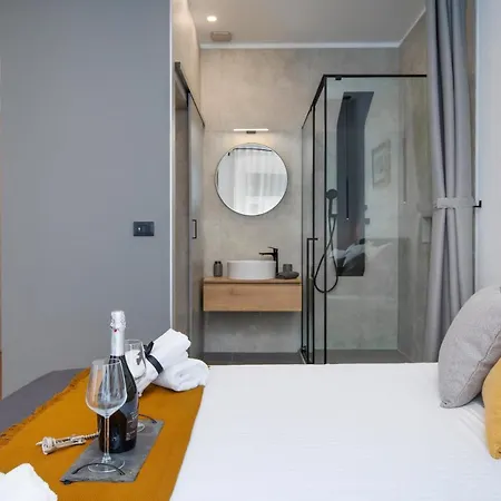 Deluxe Rooms And Apartments Korzo Pula Exterior photo