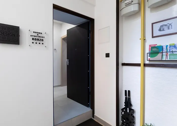 Deluxe Rooms And Apartments Korzo
